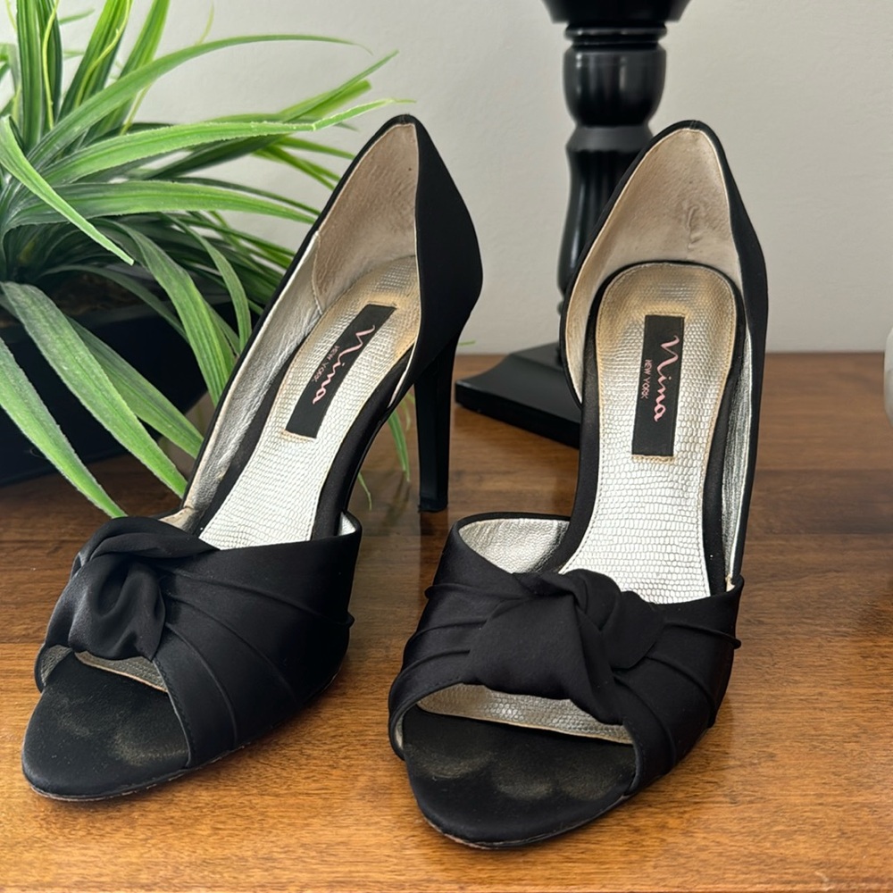 Nina Heavily Worn Black Satin Tie Knot Heel size 7.5